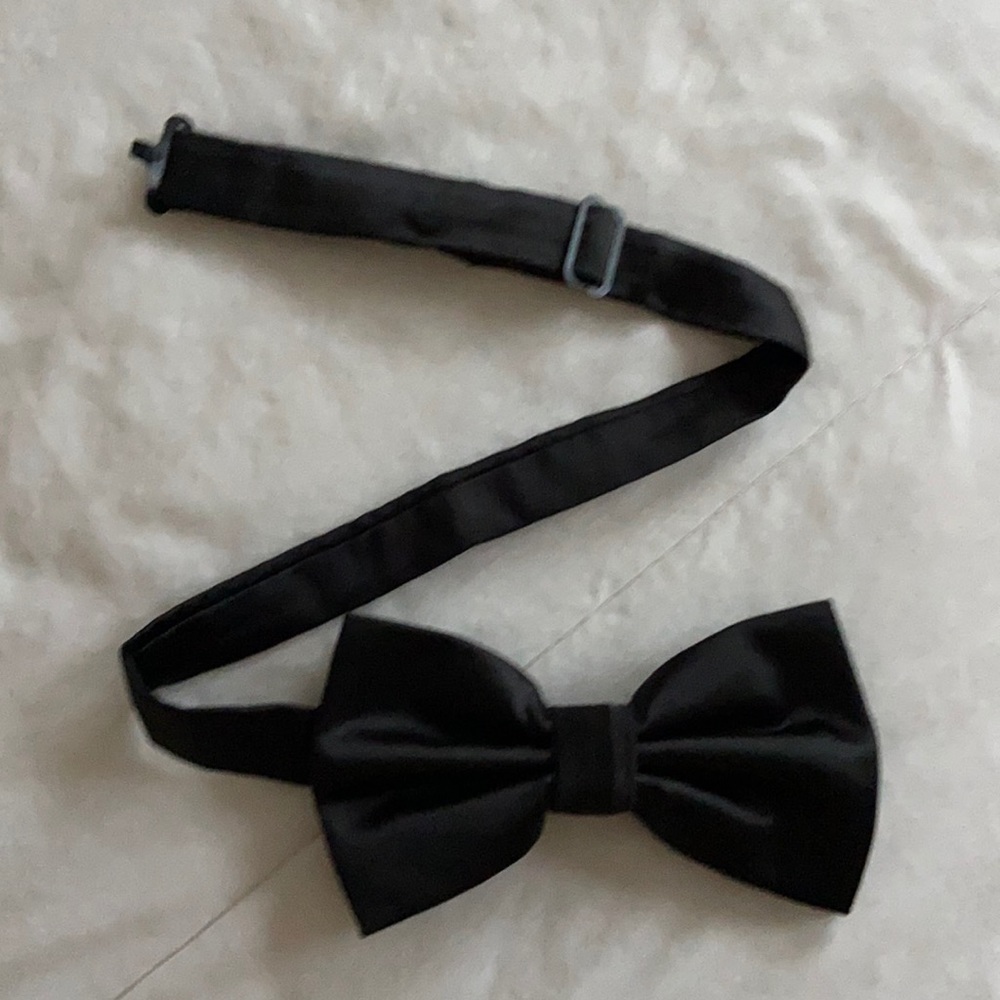 Black satin adjustable bow tie